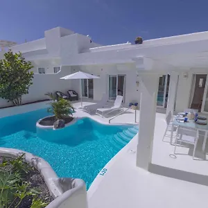 https://villa-tiguaro-lujo-piscina-climatizada-jacuzzi-ac-wifi-bahiazul.hotelsfuerteventura.org